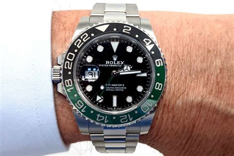 viaggiare con un rolex al polso|Rolex GMT Master II: L'icona del viaggio .